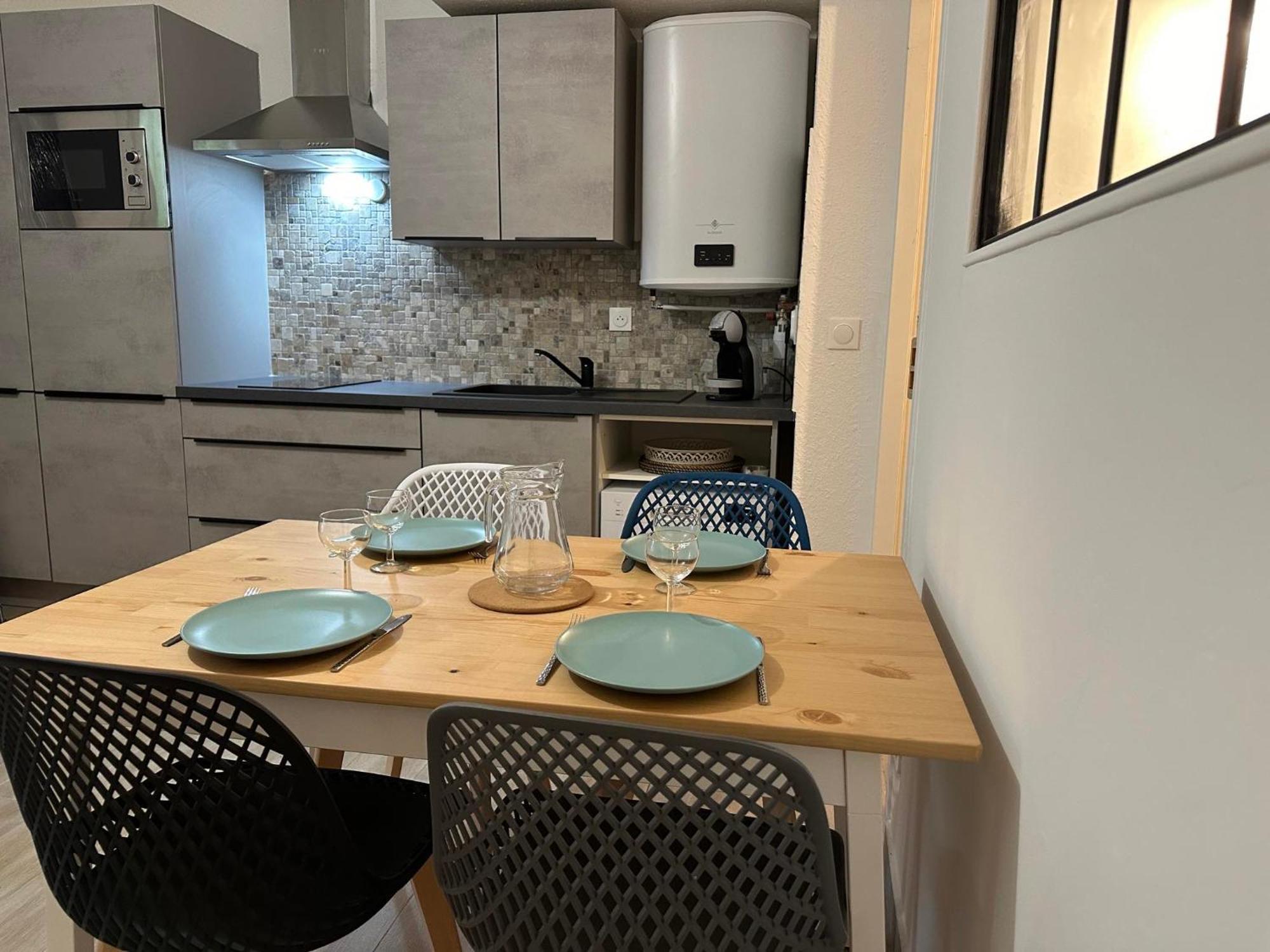 Appartement Climatise Avec Chambre Et Parking Privatif Locations Vld Camargue Saintes-Maries-de-La-Mer Exterior foto
