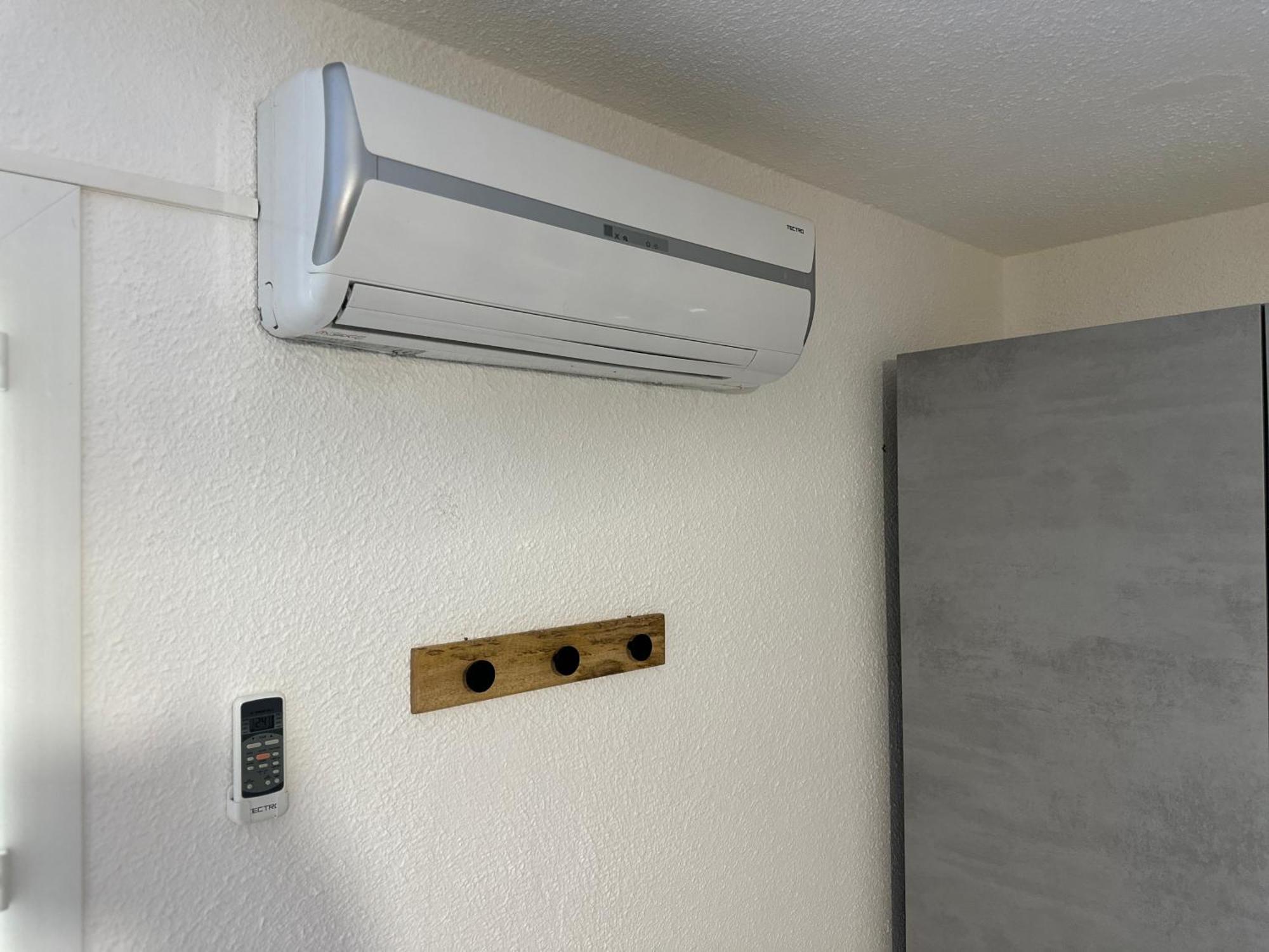 Appartement Climatise Avec Chambre Et Parking Privatif Locations Vld Camargue Saintes-Maries-de-La-Mer Exterior foto