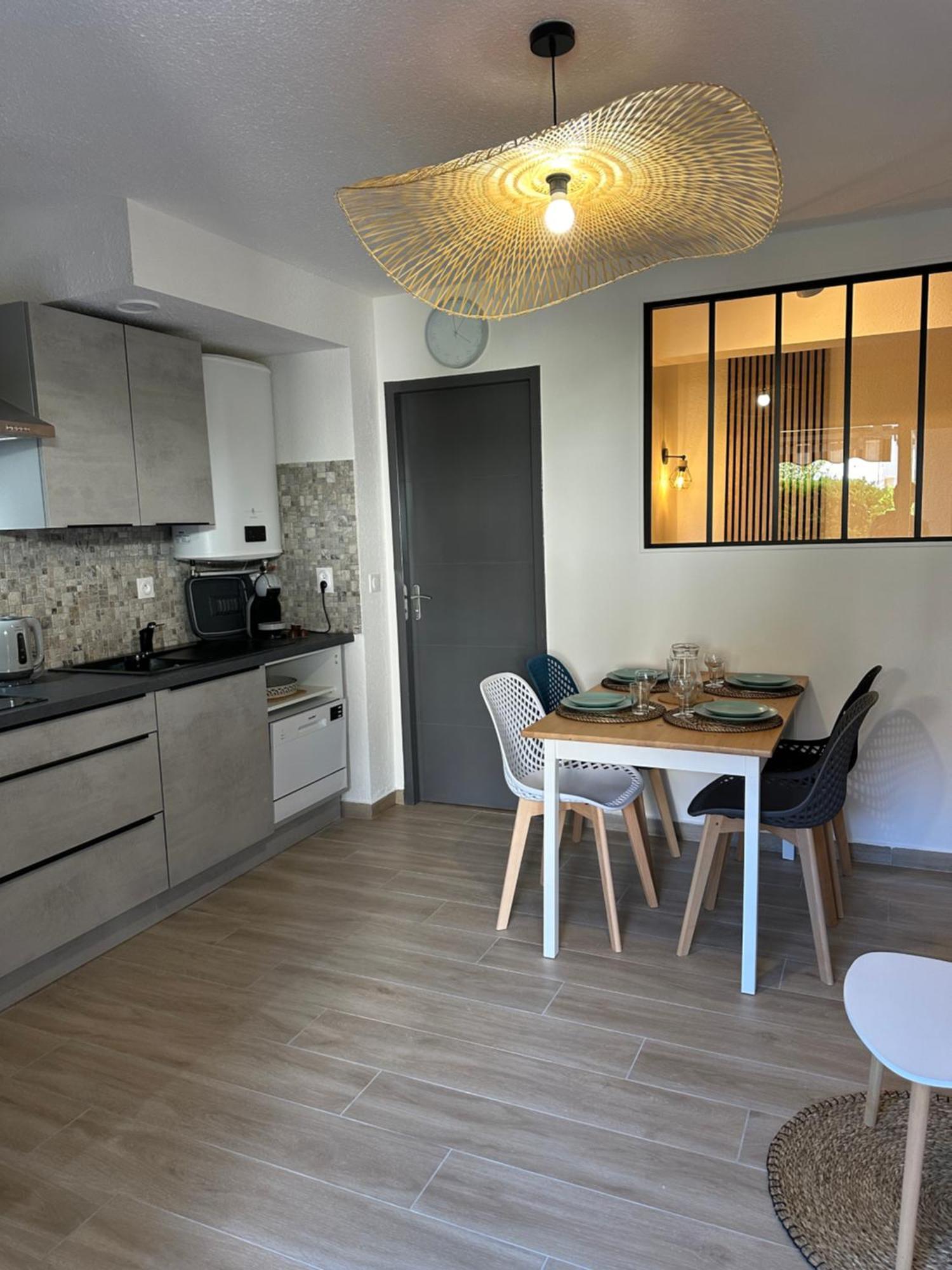 Appartement Climatise Avec Chambre Et Parking Privatif Locations Vld Camargue Saintes-Maries-de-La-Mer Exterior foto